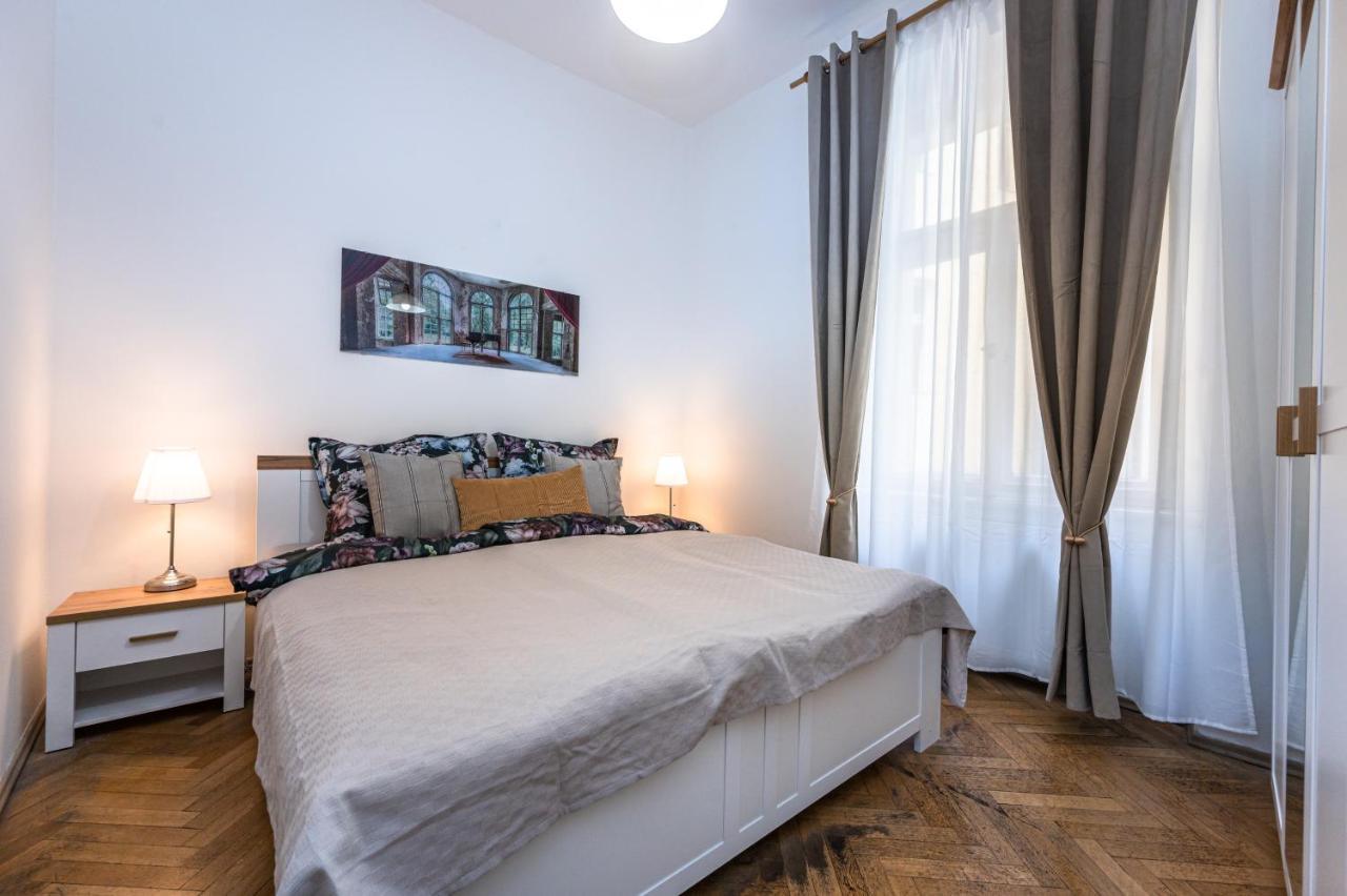 Tynska Ulicka Apartment Praha Bagian luar foto